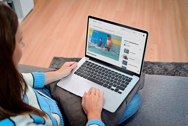 Das Onlineprogramm &#8222;SwimSkills&#...ern das Schwimmen selbst beizubringen.  | Foto: Prathan Chorruangsak (istockphoto.com)