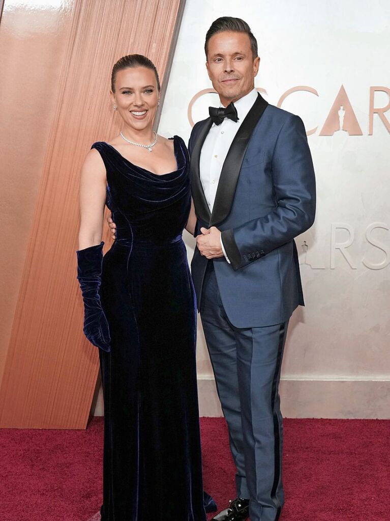 Scarlett Johansson und Colin Jost kommen zur 97. Oscar-Verleihung im Dolby Theatre in Los Angeles.