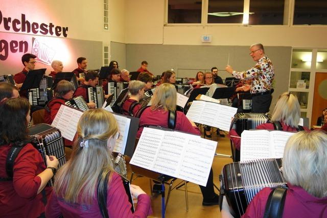 "Bube, Dame, Knig": Jahreskonzert des Akkordeon-Orchesters Fischingen