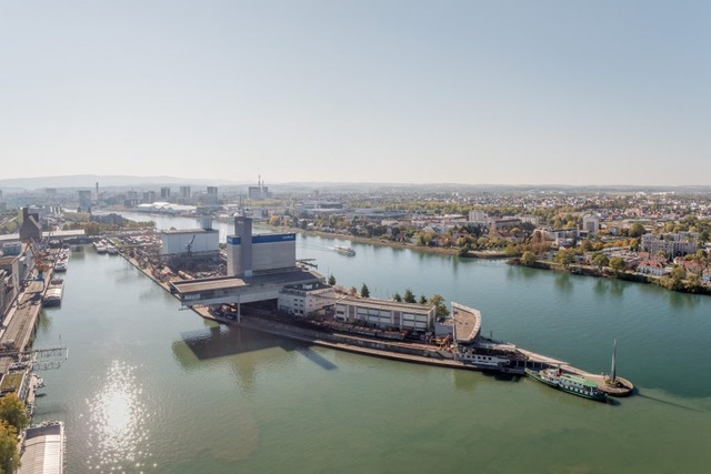 Der Rheinhafen Kleinhningen bildet mi...uttenz die Schweizerischen Rheinhfen.  | Foto: Patrick Walde (Schweizerische Rheinhfen)