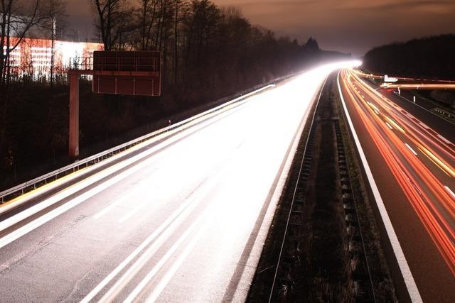 Polizei sucht Geschdigten nach Unfall auf der Autobahn5 bei Freiburg