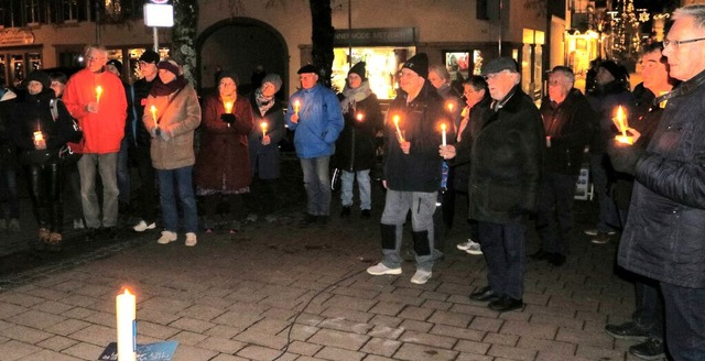 Mahnung fr alle und Orientierung fr ...m Marktplatz in Schopfheim vermitteln.  | Foto: Thomas Winckelmann