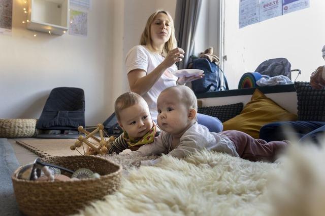 Zum Babytreff "Caf Frischgebacken" in Freiburg-Brhl kommen auch die Vter gern