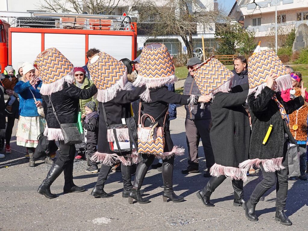 Bunt, laut und frhlich war der Rosenmndigsumzug in Grwihl.