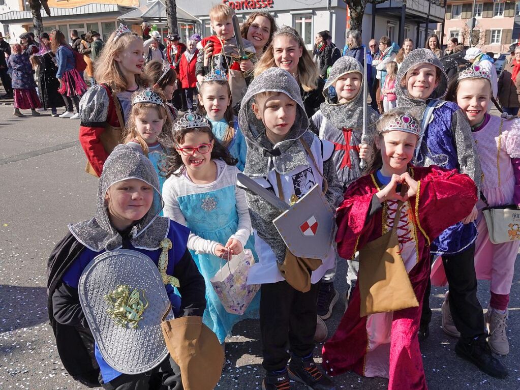 Bunt, laut und frhlich war der Rosenmndigsumzug in Grwihl.