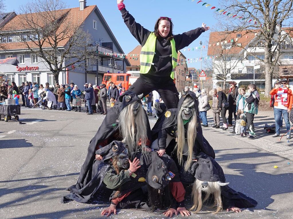 Bunt, laut und frhlich war der Rosenmndigsumzug in Grwihl.