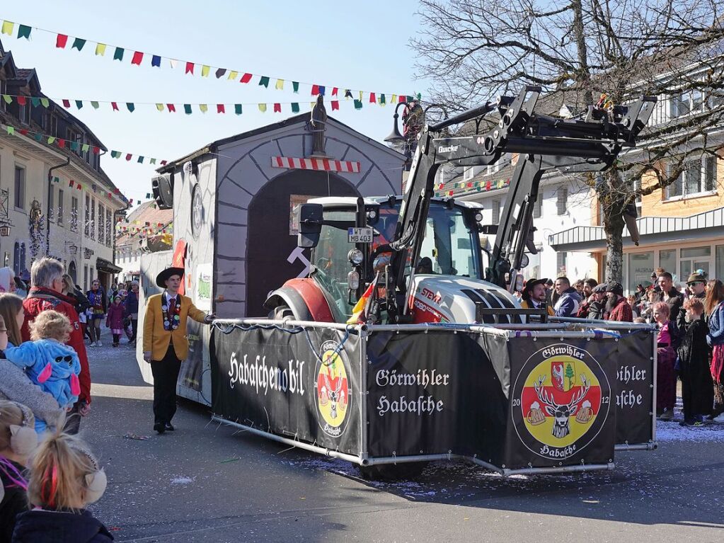 Bunt, laut und frhlich war der Rosenmndigsumzug in Grwihl.