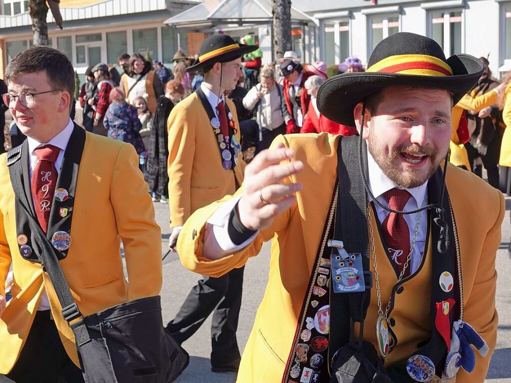 Bunt, laut und frhlich war der Rosenmndigsumzug in Grwihl.