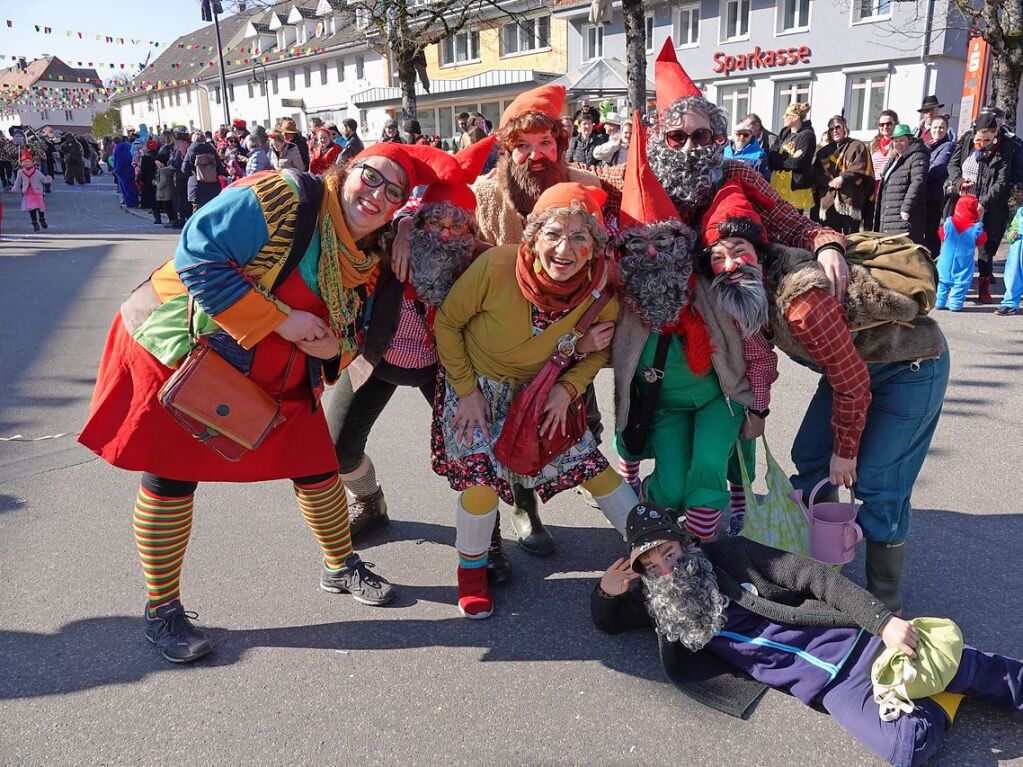 Bunt, laut und frhlich war der Rosenmndigsumzug in Grwihl.