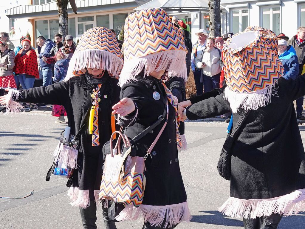 Bunt, laut und frhlich war der Rosenmndigsumzug in Grwihl.