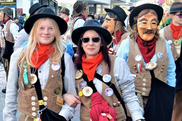 Tausende schauen sich die Fasnachtsumzge in Schopfheim an