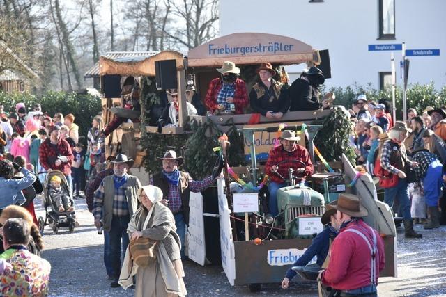 Fasnacht in Reute: Nrrinnen und Narren strahlen mit der Sonne um die Wette