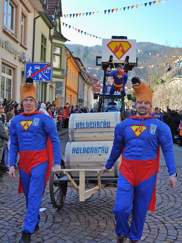 Besser geht’s kaum: Bim Rosenmontagsumzug in Todtnau passten Wetter, Stimmung und Wagen.