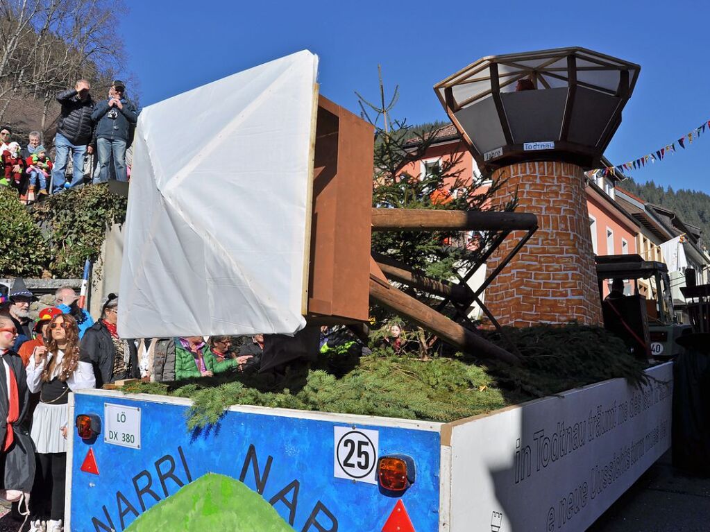 Besser geht’s kaum: Bim Rosenmontagsumzug in Todtnau passten Wetter, Stimmung und Wagen.