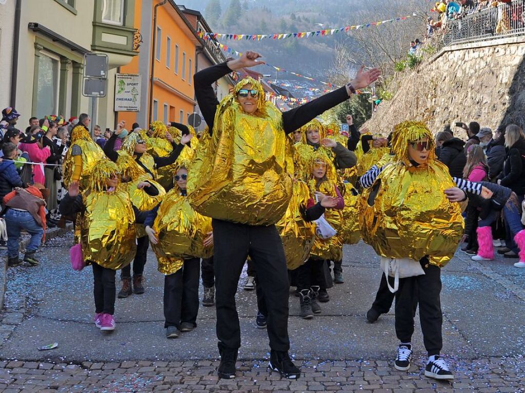 Besser geht’s kaum: Bim Rosenmontagsumzug in Todtnau passten Wetter, Stimmung und Wagen.