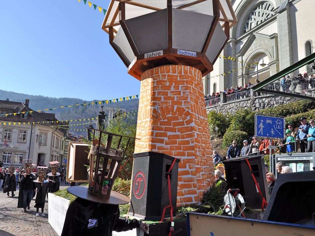 Besser geht’s kaum: Bim Rosenmontagsumzug in Todtnau passten Wetter, Stimmung und Wagen.