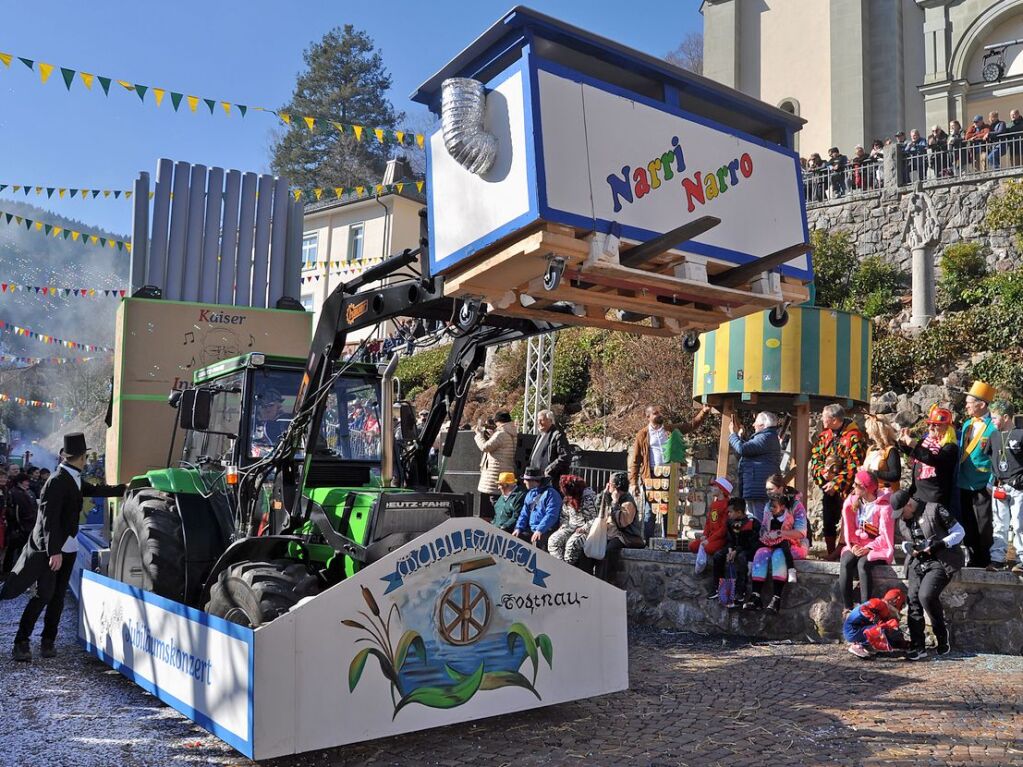 Besser geht’s kaum: Bim Rosenmontagsumzug in Todtnau passten Wetter, Stimmung und Wagen.