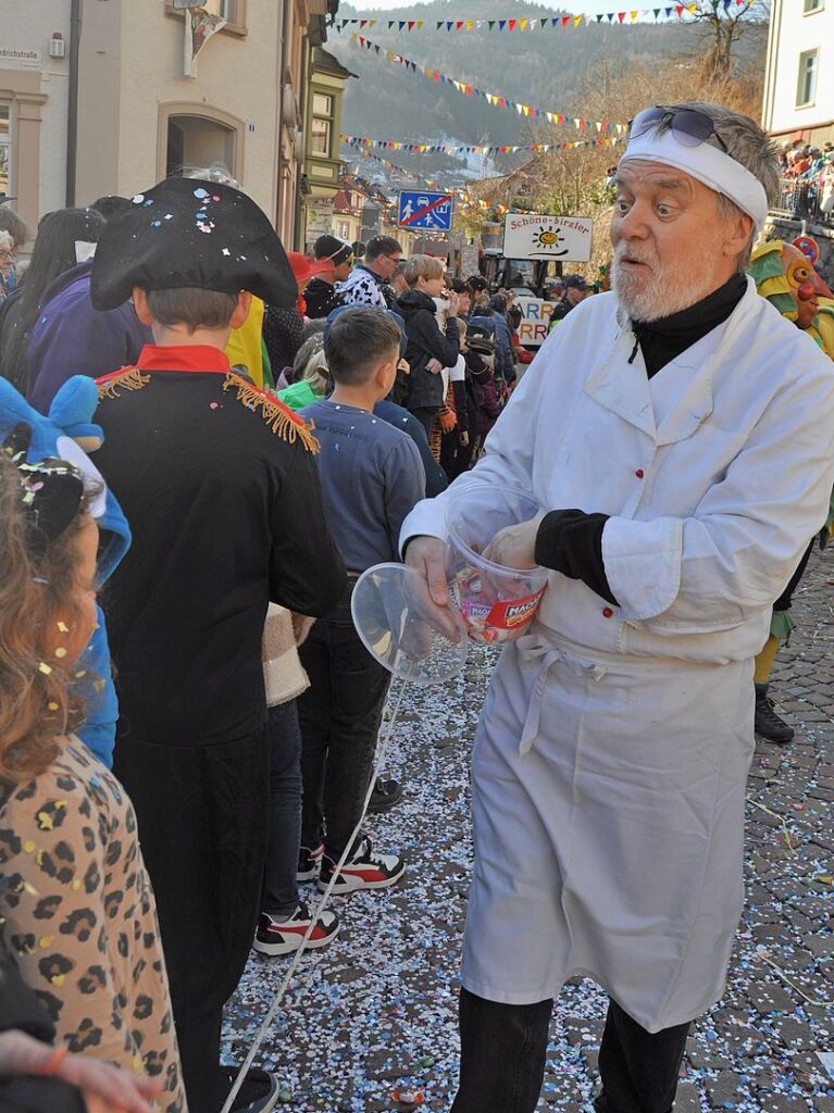 Besser geht’s kaum: Bim Rosenmontagsumzug in Todtnau passten Wetter, Stimmung und Wagen.