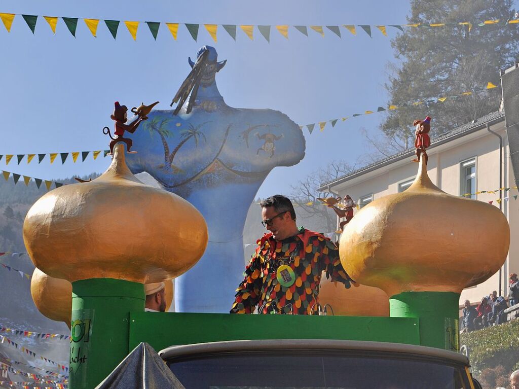 Besser geht’s kaum: Bim Rosenmontagsumzug in Todtnau passten Wetter, Stimmung und Wagen.