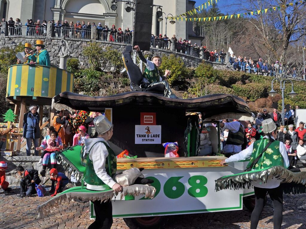 Besser geht’s kaum: Bim Rosenmontagsumzug in Todtnau passten Wetter, Stimmung und Wagen.