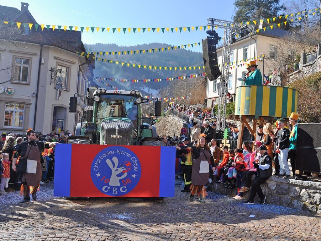 Besser geht’s kaum: Bim Rosenmontagsumzug in Todtnau passten Wetter, Stimmung und Wagen.