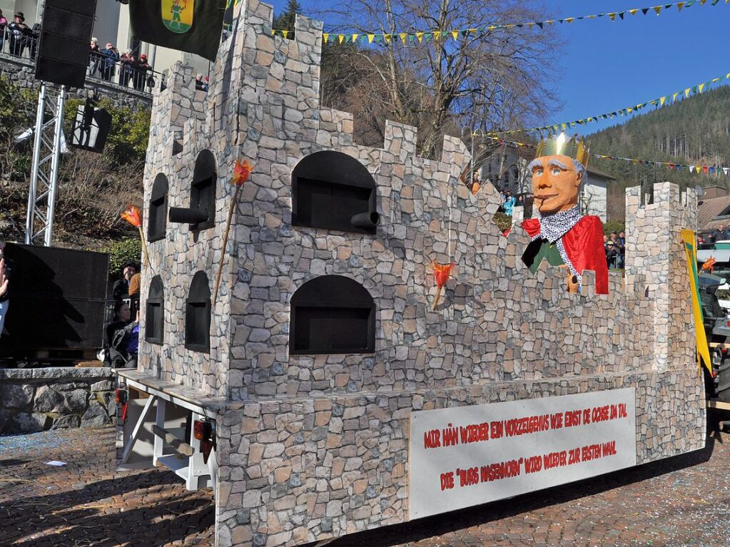 Besser geht’s kaum: Bim Rosenmontagsumzug in Todtnau passten Wetter, Stimmung und Wagen.