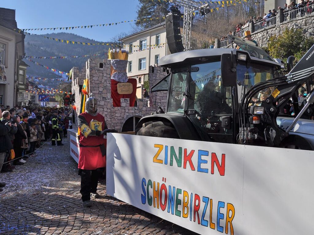 Besser geht’s kaum: Bim Rosenmontagsumzug in Todtnau passten Wetter, Stimmung und Wagen.