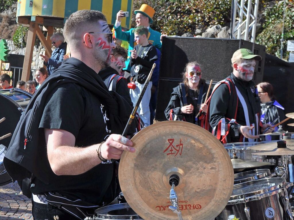 Besser geht’s kaum: Bim Rosenmontagsumzug in Todtnau passten Wetter, Stimmung und Wagen.