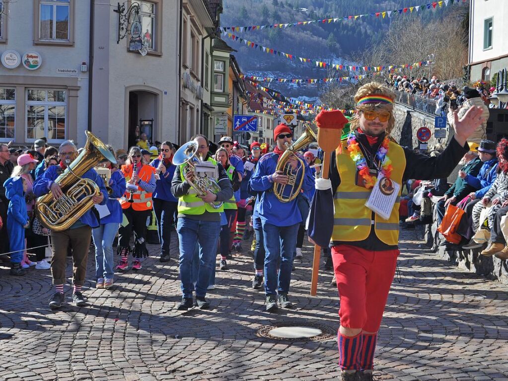 Besser geht’s kaum: Bim Rosenmontagsumzug in Todtnau passten Wetter, Stimmung und Wagen.