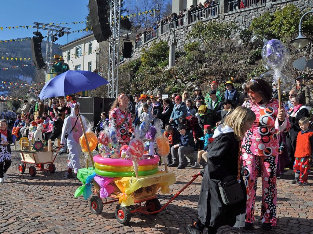 Besser geht’s kaum: Bim Rosenmontagsumzug in Todtnau passten Wetter, Stimmung und Wagen.