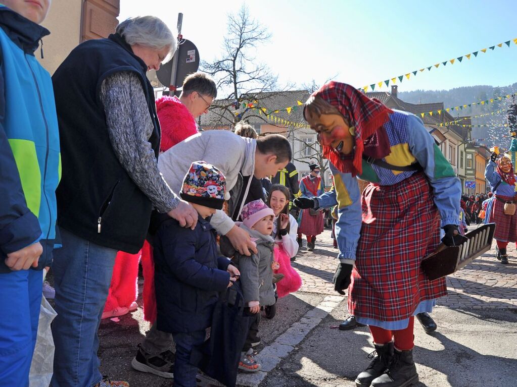 Besser geht’s kaum: Bim Rosenmontagsumzug in Todtnau passten Wetter, Stimmung und Wagen.