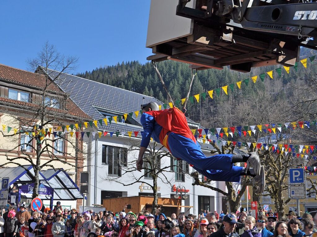 Besser geht’s kaum: Bim Rosenmontagsumzug in Todtnau passten Wetter, Stimmung und Wagen.