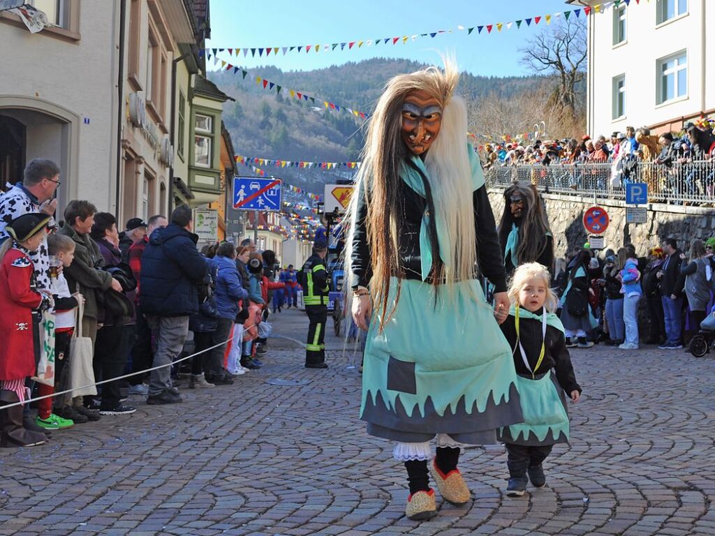 Besser geht’s kaum: Bim Rosenmontagsumzug in Todtnau passten Wetter, Stimmung und Wagen.