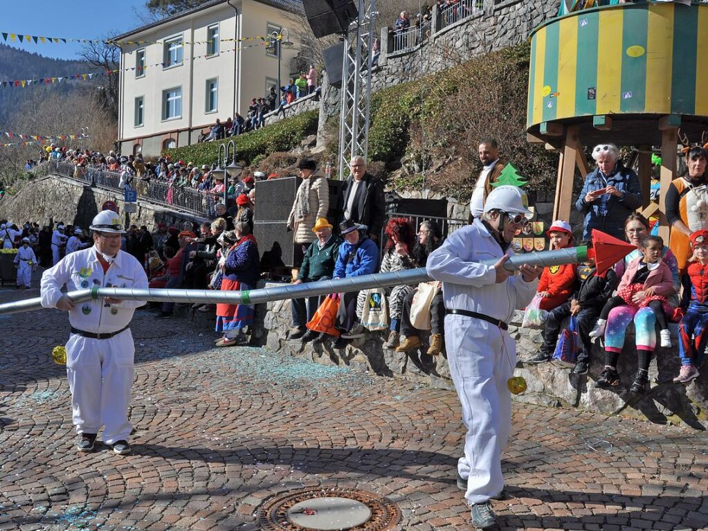 Besser geht’s kaum: Bim Rosenmontagsumzug in Todtnau passten Wetter, Stimmung und Wagen.