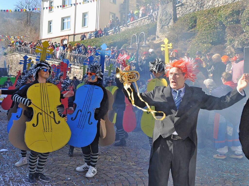 Besser geht’s kaum: Bim Rosenmontagsumzug in Todtnau passten Wetter, Stimmung und Wagen.