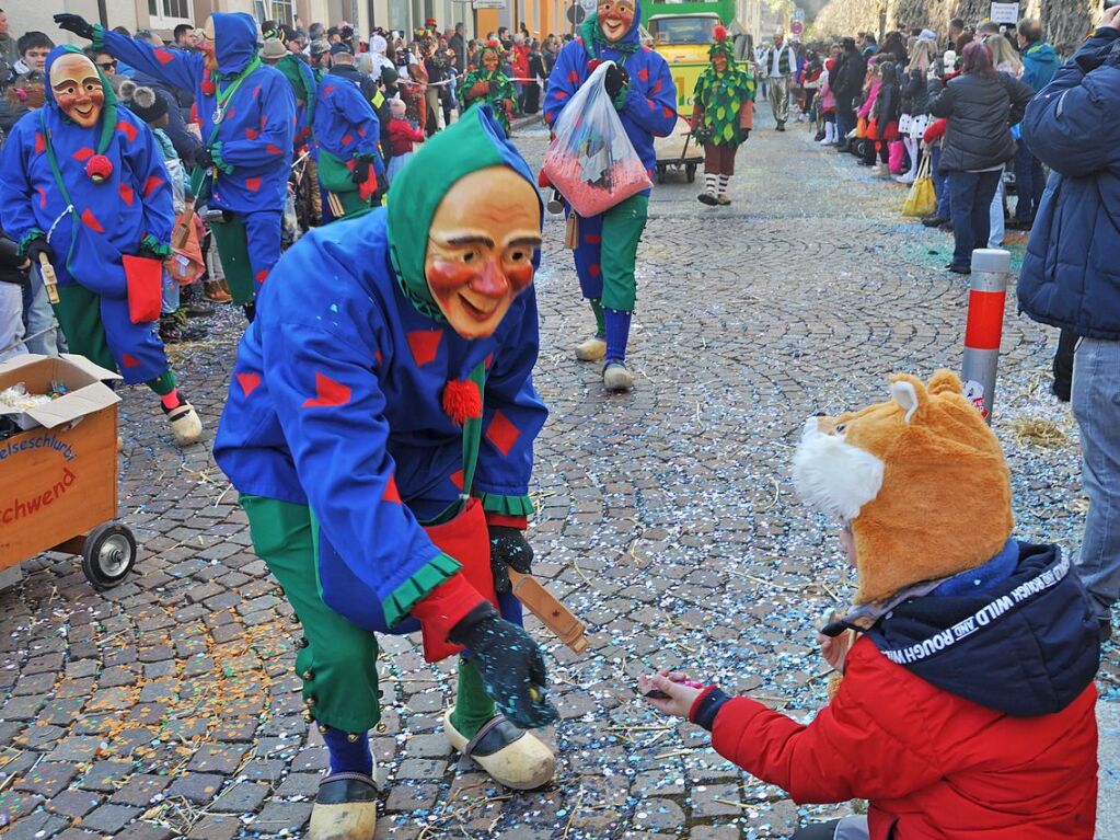 Besser geht’s kaum: Bim Rosenmontagsumzug in Todtnau passten Wetter, Stimmung und Wagen.