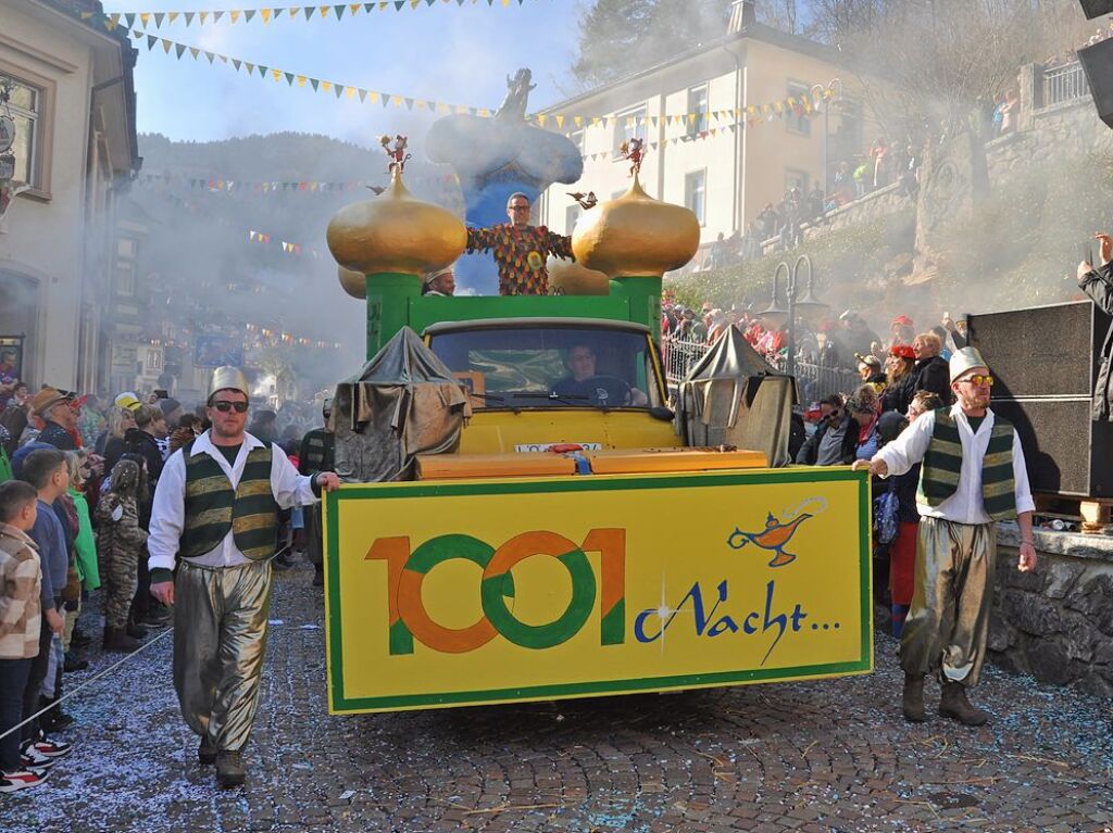 Besser geht’s kaum: Bim Rosenmontagsumzug in Todtnau passten Wetter, Stimmung und Wagen.