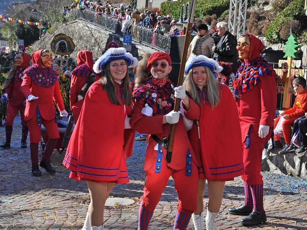 Besser geht’s kaum: Bim Rosenmontagsumzug in Todtnau passten Wetter, Stimmung und Wagen.