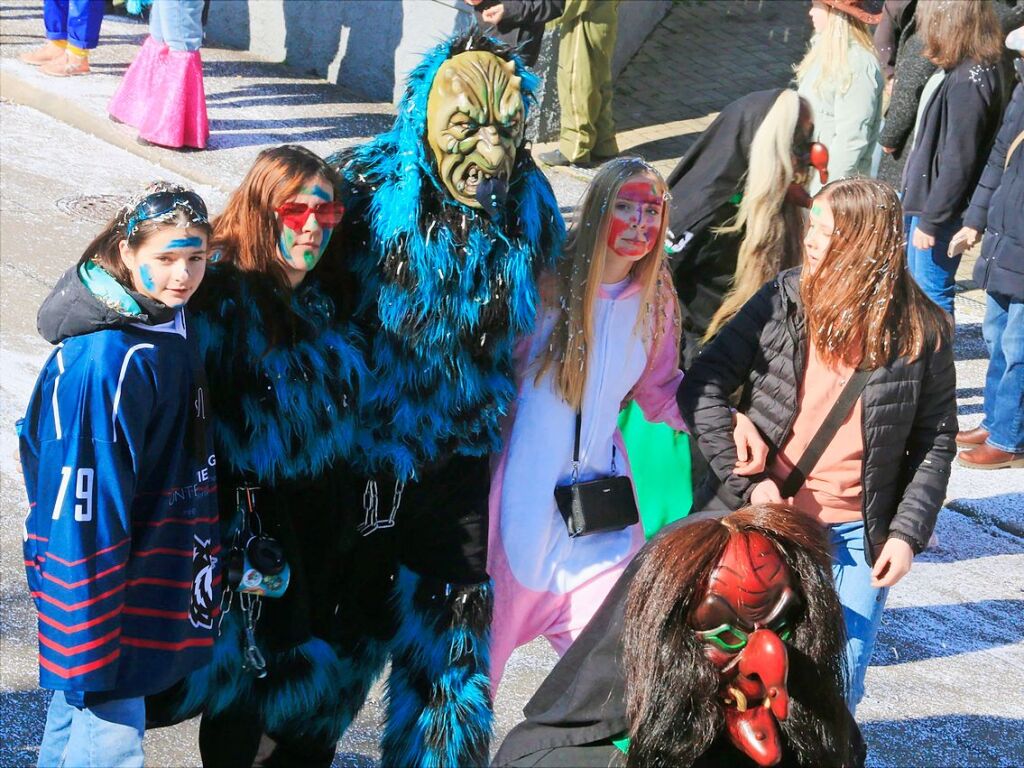 Nrrisches Treiben auf den Straen Oberweiers am Rosenmontag