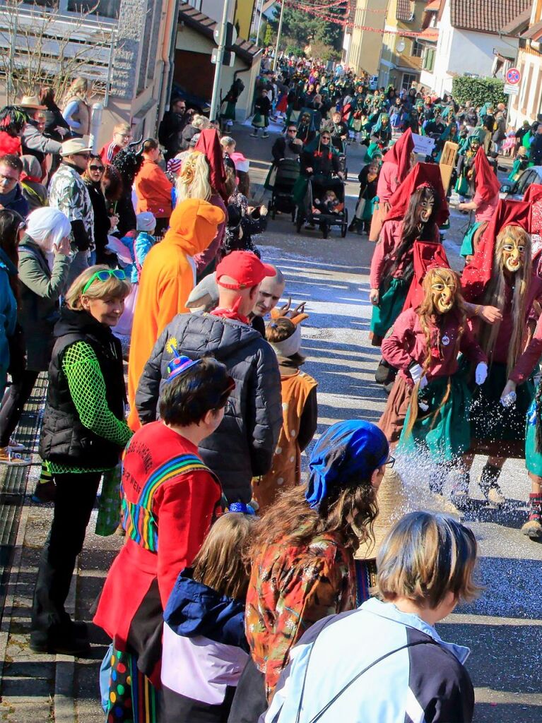 Nrrisches Treiben auf den Straen Oberweiers am Rosenmontag