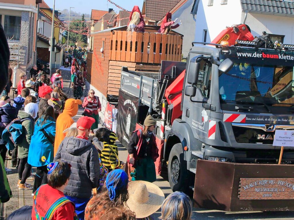 Nrrisches Treiben auf den Straen Oberweiers am Rosenmontag