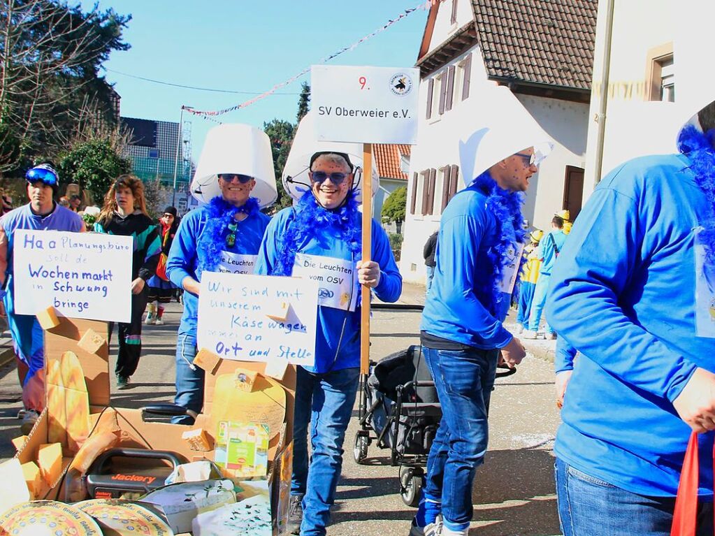 Nrrisches Treiben auf den Straen Oberweiers am Rosenmontag