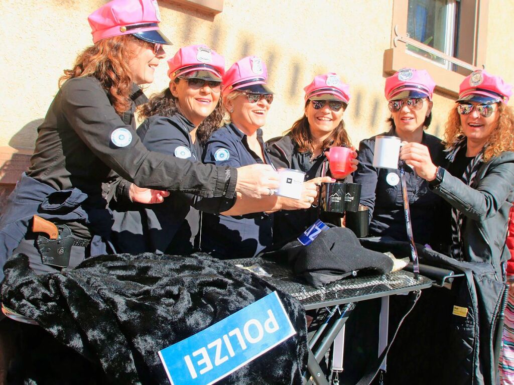 Nrrisches Treiben auf den Straen Oberweiers am Rosenmontag