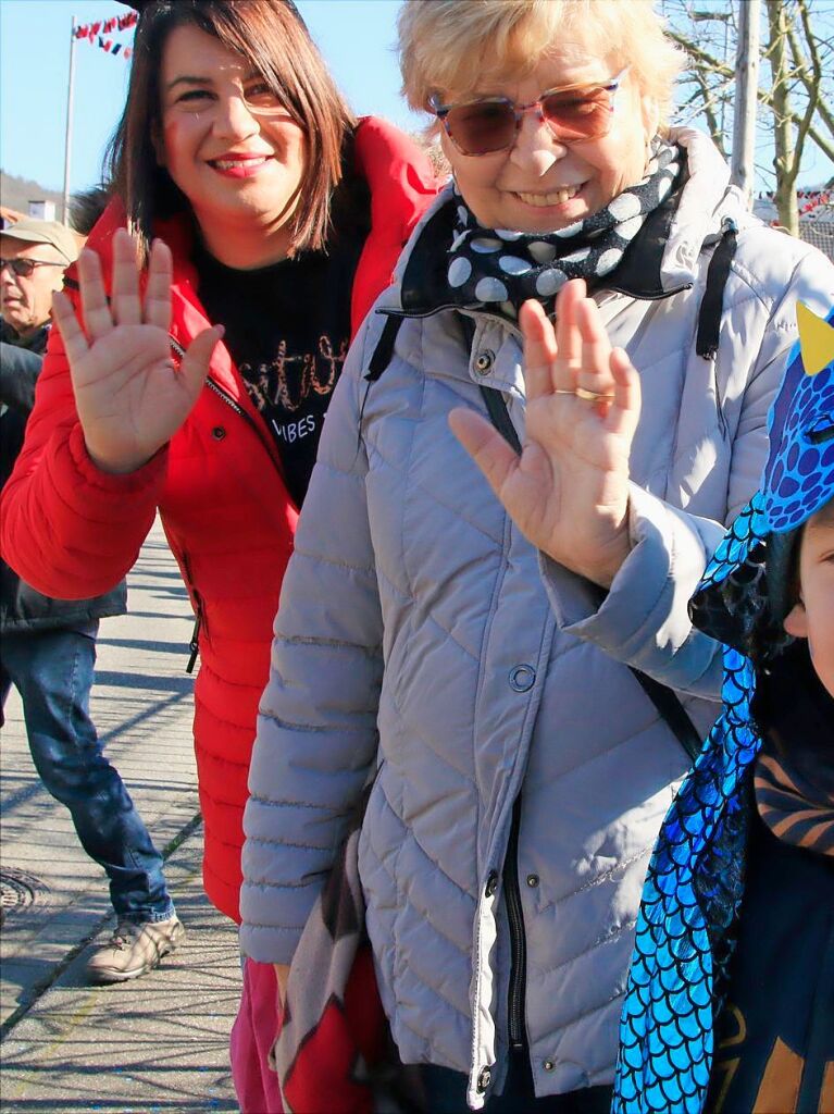 Nrrisches Treiben auf den Straen Oberweiers am Rosenmontag