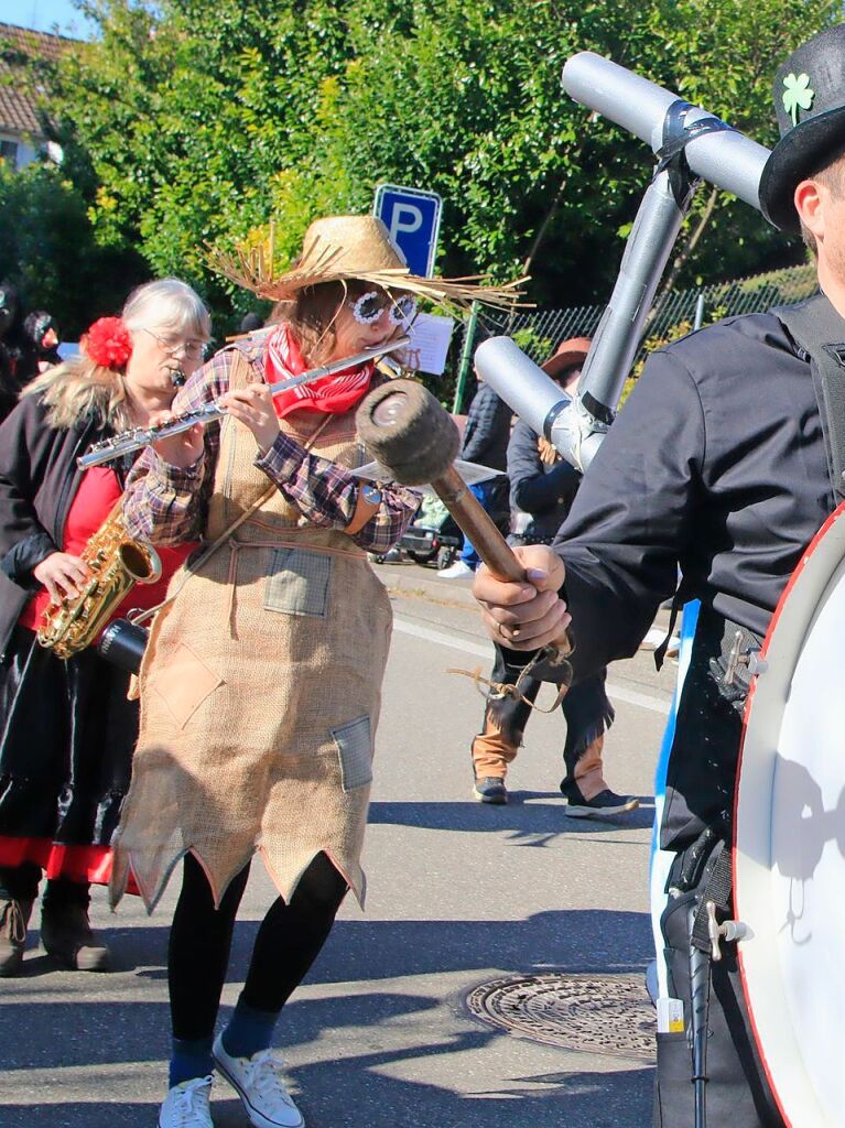 Nrrisches Treiben auf den Straen Oberweiers am Rosenmontag