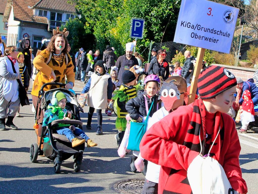 Nrrisches Treiben auf den Straen Oberweiers am Rosenmontag