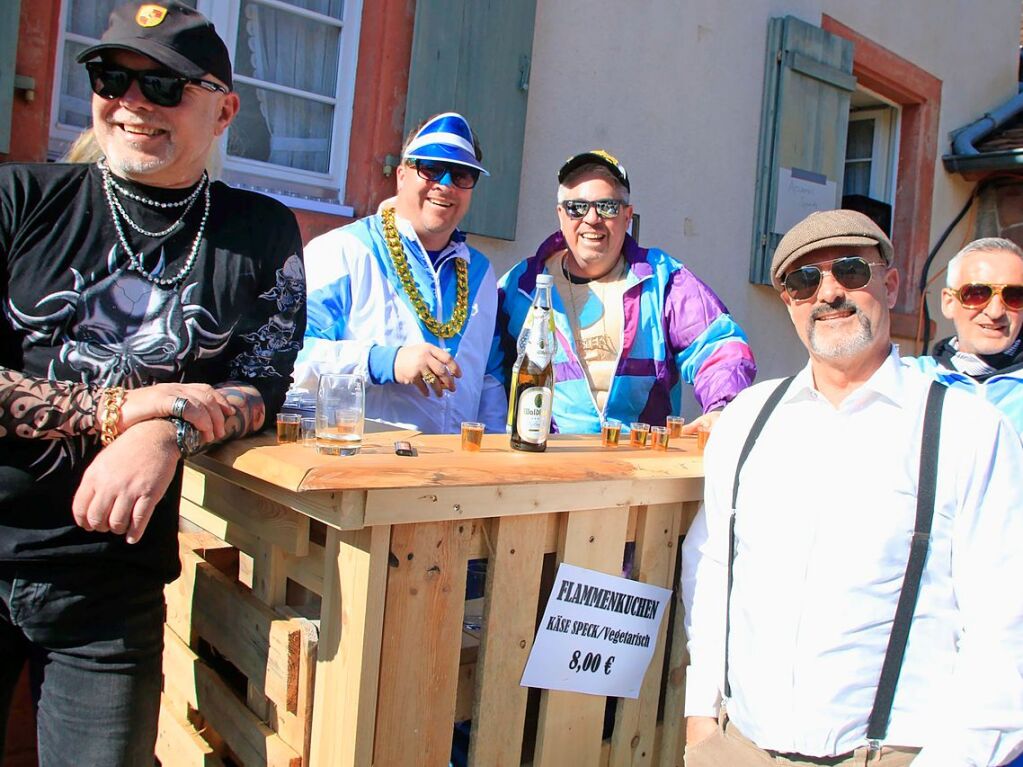 Nrrisches Treiben auf den Straen Oberweiers am Rosenmontag