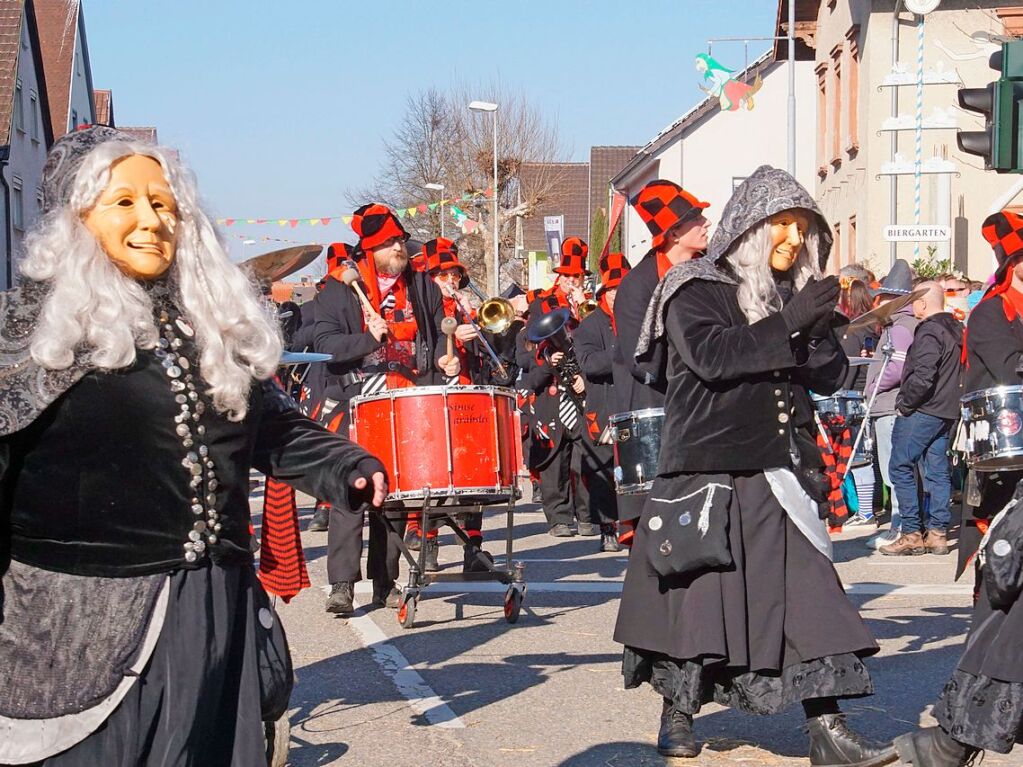 Narrenzunft Hofstetten mit den Guggemusikern Simsegrbsler