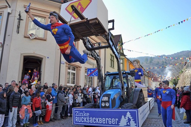 Der Zinken Rucksackberger ist davon b...as Jubilumsbier verleiht Superkrfte.  | Foto: Sarah Trinler