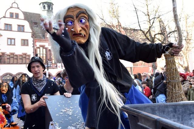 130.000 Menschen beim Rosenmontagsumzug in Freiburgs Innenstadt